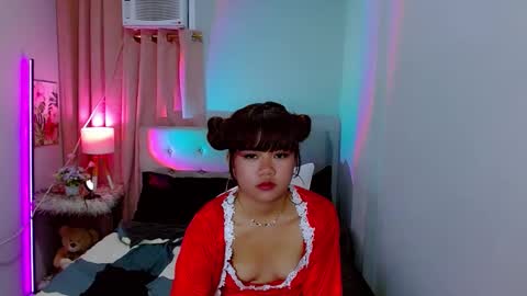 Snapshot of hotlayla_ chatting on 12.14.24 Layla online show from 12.14.24