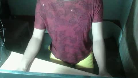 Snapshot of hotmeljean2002 chatting on 12.22.25 hotmeljean2002 online show from 12.22.25