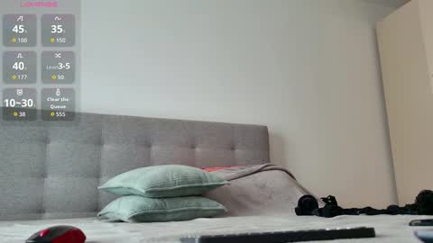 Snapshot of hotmompeach chatting on 02.01.26 Anna- next on 1129 7pm CET online show from 02.01.26