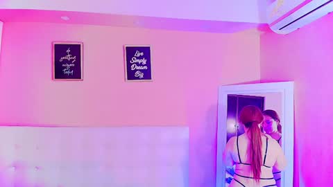 Snapshot of hotpawgmilf chatting on 01.30.25 Sussy Bloom online show from 01.30.25