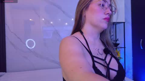 Sussy Bloom  online show from 03.31.26