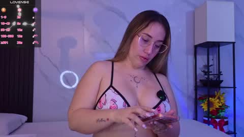 Snapshot of hotpawgmilf chatting on 06.06.26 Sussy Bloom online show from 06.06.26
