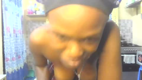 Snapshot of hotsassyqueen219667 chatting on 06.11.26 Kichuna online show from 06.11.26