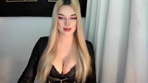 Snapshot of hotstellacumxxx chatting on 12.02.25 STELLA online show from 12.02.25