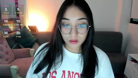 Snapshot of hottbee1 chatting on 10.10.25 AMY online show from 10.10.25