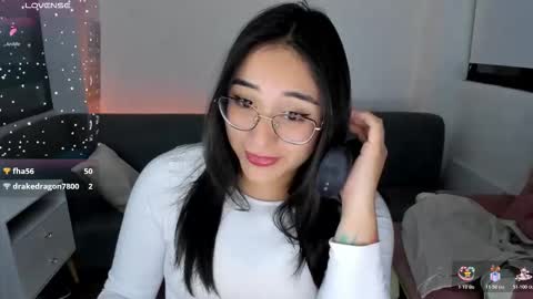 Snapshot of hottbee1 chatting on 11.19.25 AMY online show from 11.19.25