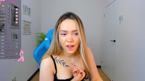 Snapshot of hottease_pvt chatting on 12.20.24 hello Im Eva online show from 12.20.24