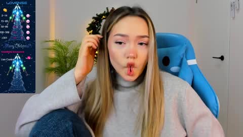 Snapshot of hottease_pvt chatting on 12.24.24 hello Im Eva online show from 12.24.24