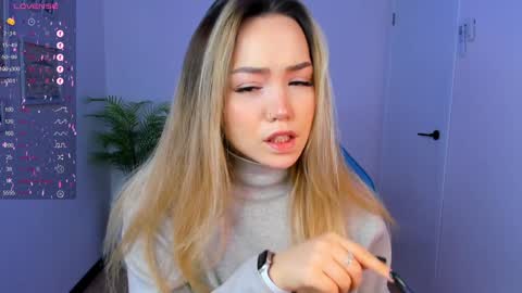 Snapshot of hottease_pvt chatting on 01.07.25 hello Im Eva online show from 01.07.25