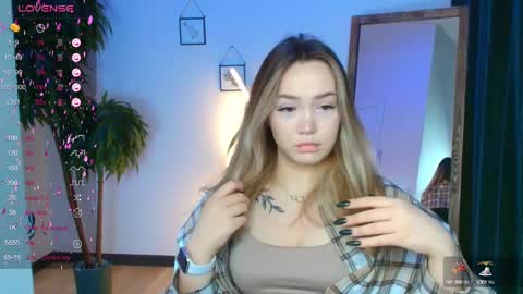 Snapshot of hottease_pvt chatting on 01.09.25 hello Im Eva online show from 01.09.25