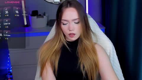 Snapshot of hottease_pvt chatting on 09.26.25 hello Im Eva online show from 09.26.25