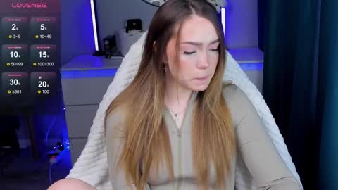 Snapshot of hottease_pvt chatting on 11.15.25 hello Im Eva online show from 11.15.25