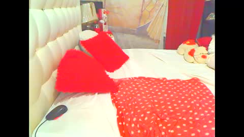 Snapshot of hottesa2019 chatting on 09.17.25 THEONE online show from 09.17.25