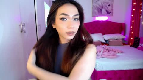 Snapshot of hottie_lexie chatting on 12.22.24 LEXIE- dont forget to give me thumbs up online show from 12.22.24