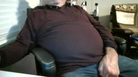 Snapshot of hottop_1981 chatting on 12.26.24 Hottop 1981 online show from 12.26.24