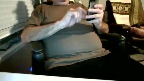 Snapshot of hottop_1981 chatting on 02.25.25 Hottop 1981 online show from 02.25.25