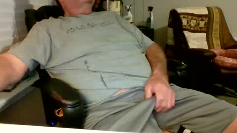 Snapshot of hottop_1981 chatting on 02.27.25 Hottop 1981 online show from 02.27.25