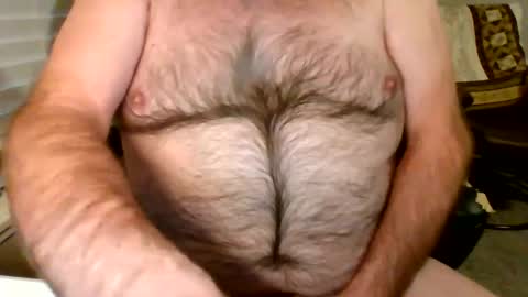 Snapshot of hottop_1981 chatting on 11.26.25 Hottop 1981 online show from 11.26.25