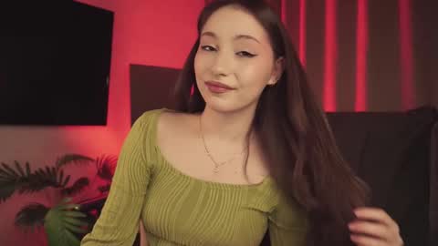 hottpeachh online show from 12.16.25