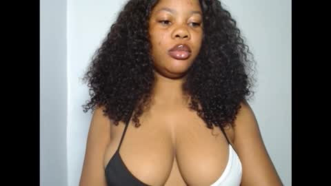 hotty_lora889 online show from 10.21.25