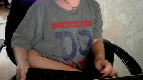 Snapshot of hotty_mary chatting on 06.26.26 Mary online show from 06.26.26