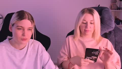 Nessie and Jessie online show from 01.07.25