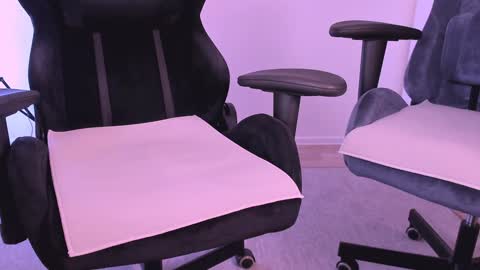 Nessie and Jessie online show from 01.27.25