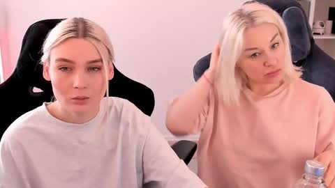 Nessie and Jessie online show from 02.23.25