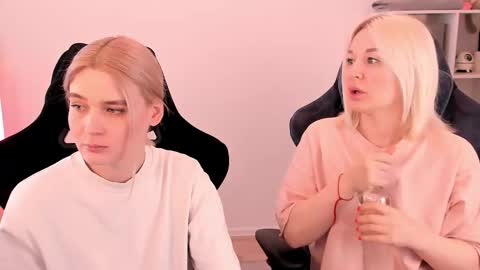 Nessie and Jessie online show from 03.06.25