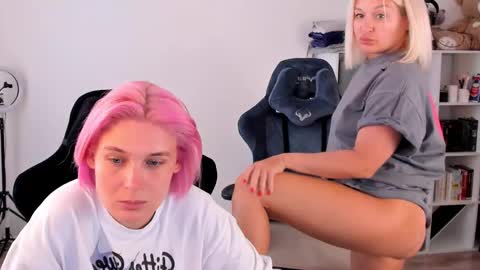 Nessie and Jessie online show from 09.20.25