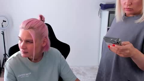 Nessie and Jessie online show from 09.27.25