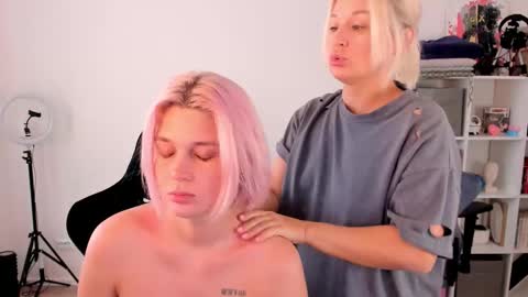 Nessie and Jessie online show from 10.10.25