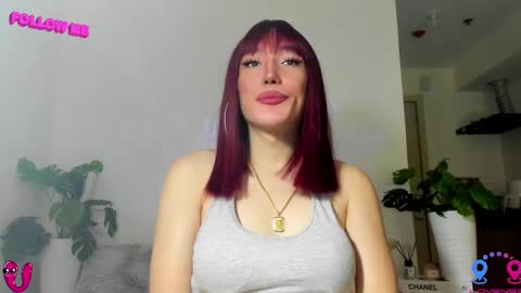 Snapshot of hottycrishinaxx chatting on 02.12.25 crishinahotty online show from 02.12.25