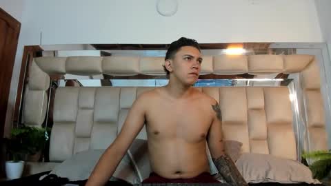 Snapshot of hotvolltage chatting on 11.06.25 online show from 11.06.25