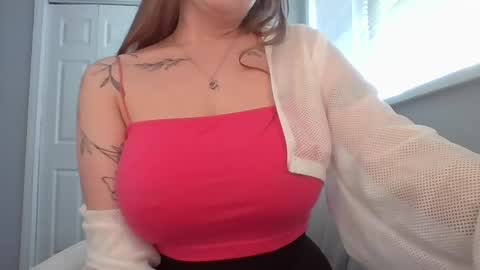 Snapshot of hotwifelili chatting on 04.26.26 hotwifelili online show from 04.26.26