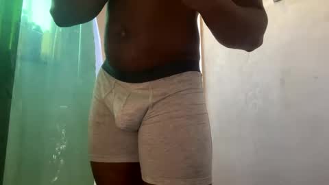 Snapshot of houseesposo chatting on 02.21.25 houseesposo online show from 02.21.25