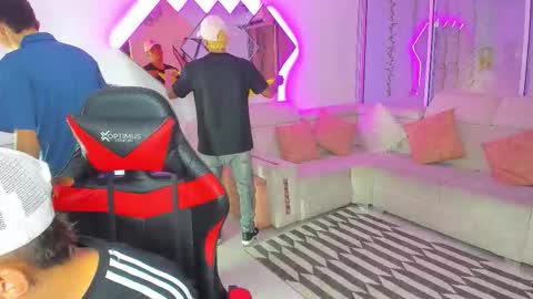 Snapshot of houseofwarrios chatting on 11.20.25 we are Harry Jersi pablo and our mod talco online show from 11.20.25