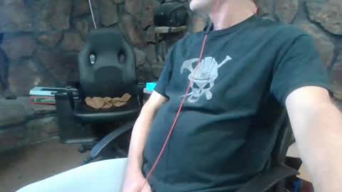 Snapshot of houstonbored chatting on 12.21.25 houstonbored online show from 12.21.25