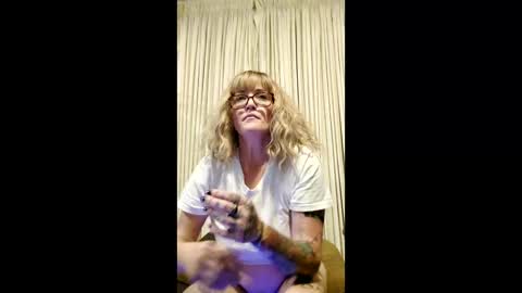 Snapshot of howdoyoulikeit87 chatting on 05.22.26 howdoyoulikeit87 online show from 05.22.26