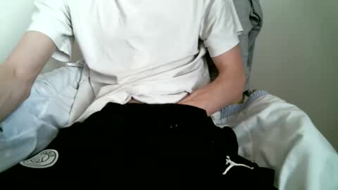 Snapshot of hug_me chatting on 09.12.25 Keanu online show from 09.12.25