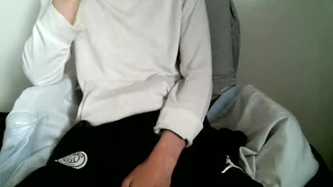 Snapshot of hug_me chatting on 11.06.25 Keanu online show from 11.06.25