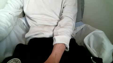 Snapshot of hug_me chatting on 11.07.25 Keanu online show from 11.07.25