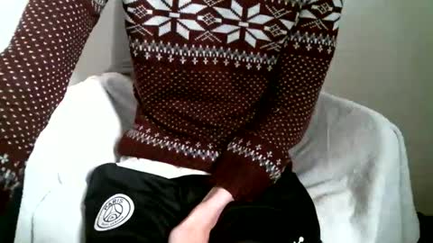 Snapshot of hug_me chatting on 01.08.26 Keanu online show from 01.08.26