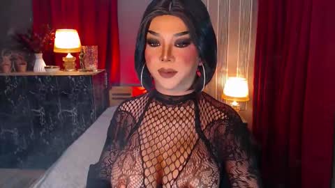 Snapshot of hugecockchristine chatting on 10.01.25 Christine online show from 10.01.25