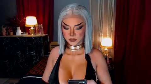 Snapshot of hugecockchristine chatting on 10.05.25 Christine online show from 10.05.25