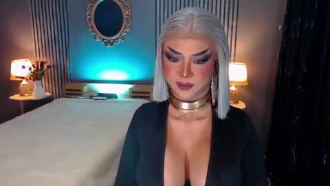 Snapshot of hugecockchristine chatting on 10.18.25 Christine online show from 10.18.25