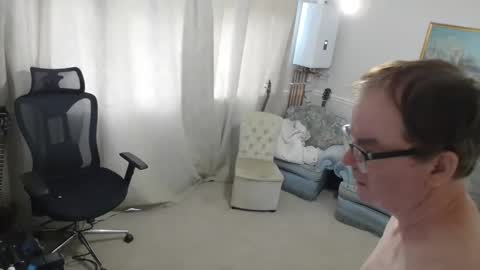 Snapshot of hugedick1965 chatting on 11.19.25 hugedick1965 online show from 11.19.25