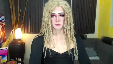 Snapshot of hugexmslovelyxcock chatting on 04.22.26 MsLovely online show from 04.22.26