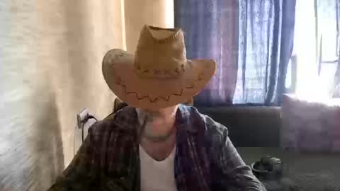 Snapshot of hugo__brad chatting on 03.13.26 Hugo online show from 03.13.26