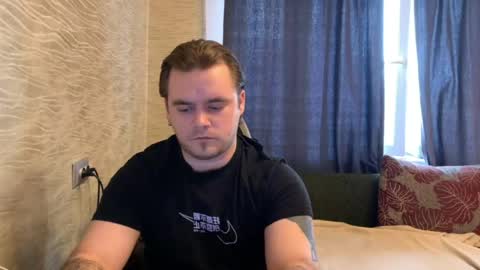 Snapshot of hugo__brad chatting on 04.05.26 Hugo online show from 04.05.26